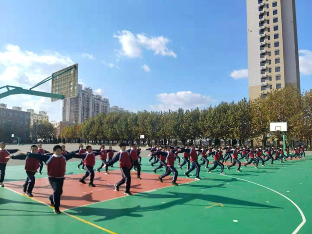 沙场暖阳,雏鹰试翼——大连理工大学附属学校小学部举行会操比赛-附属